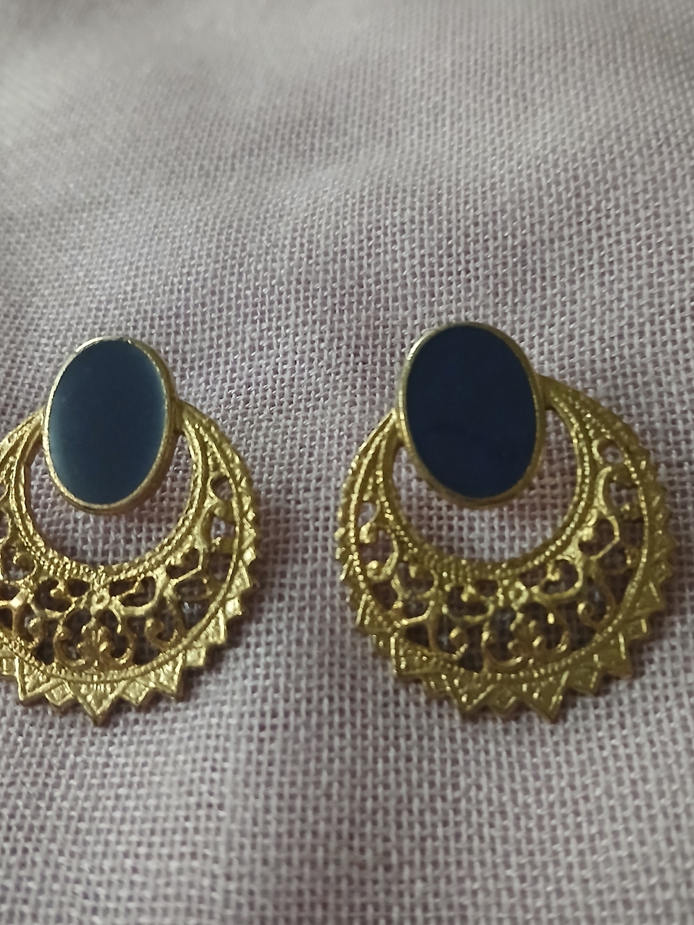 1970s Vintage Gold Tone Filigree Earrings with Purple Enamel Inlay